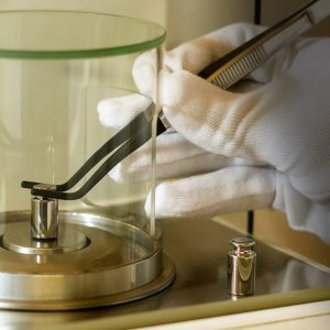 CERTIFICADO DE CALIBRACIÓN POR ORGANISMO ACREDITADO  EN INSTALACIONES DEL CLIENTE DE BÁSCULA DE 5000 kg